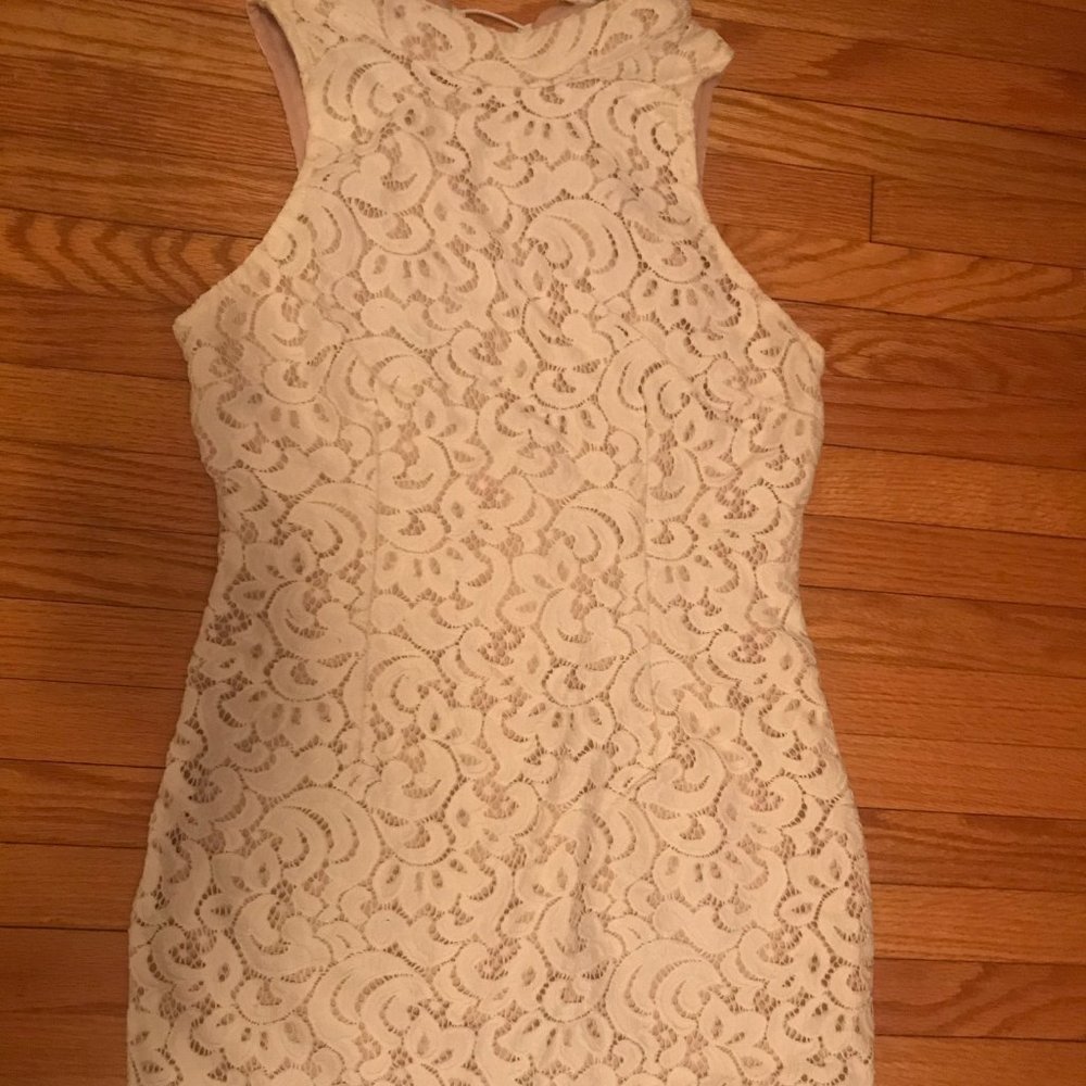 white lace dress, tan lining